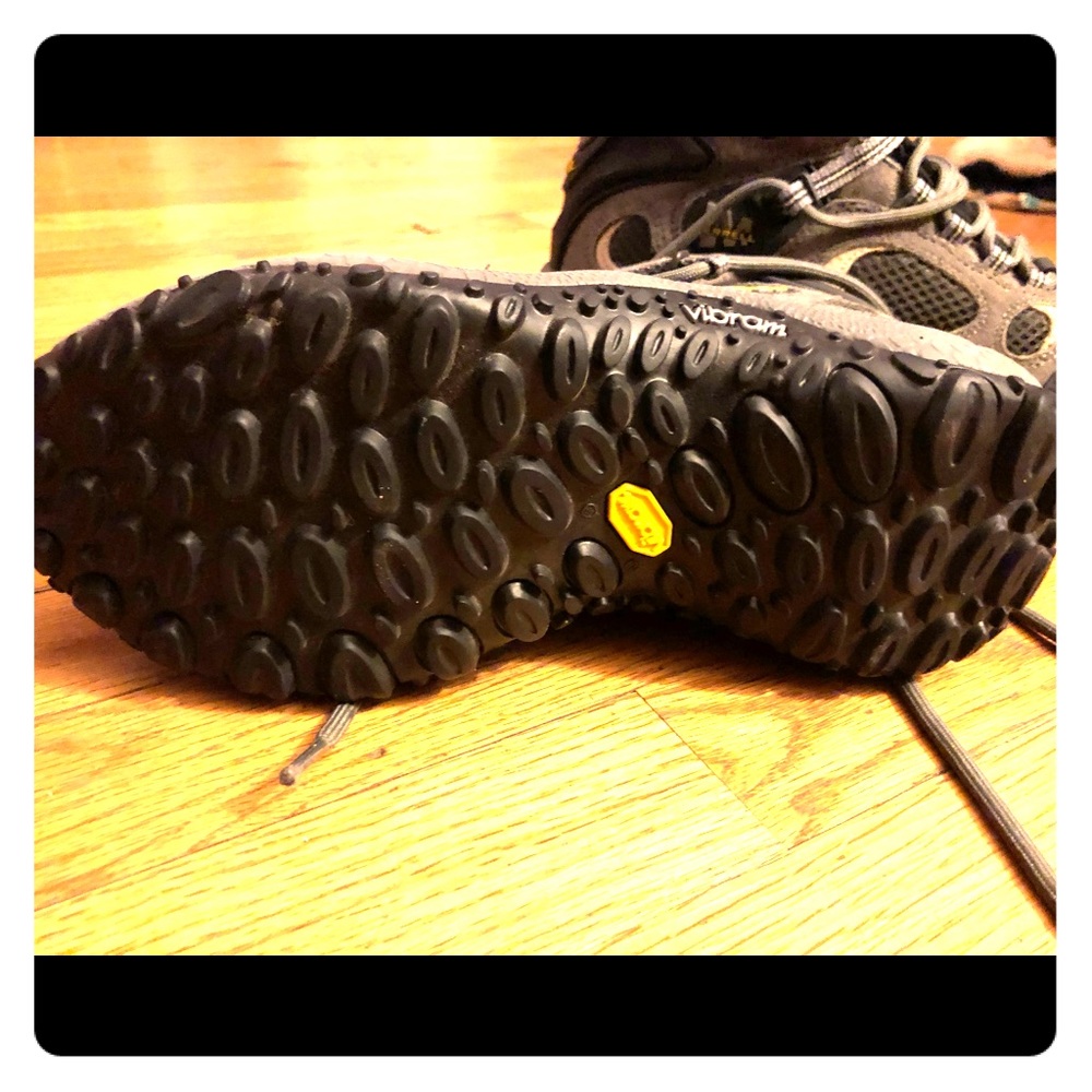 Merrell women’s hiking boots never worn size 6.5